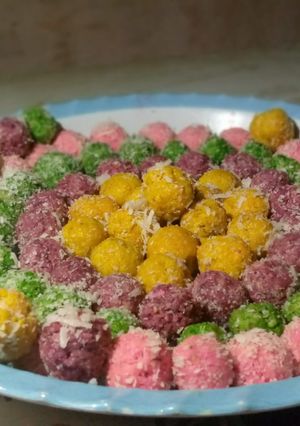 A picture of Easy CoConut ladoo.