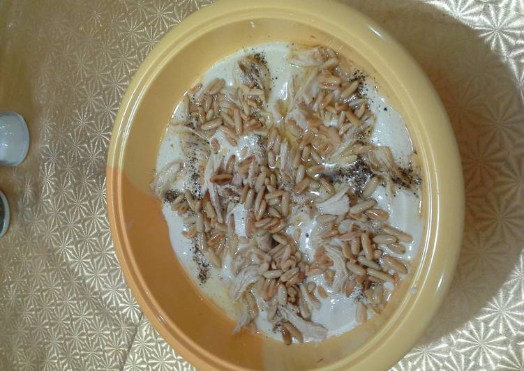 طريقة عمل فتة الدجاج بالزبادي