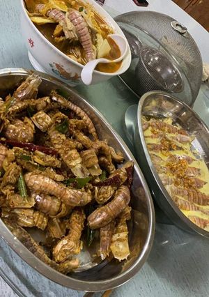 Hình của món Tôm tít xào kiểu người hoa.