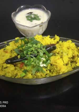 પાલક ખીચડી (Palak Khichdi Recipe In Gujarati) રેસીપી મુખ્ય ફોટો