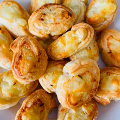 A picture of Puff pastry bites.