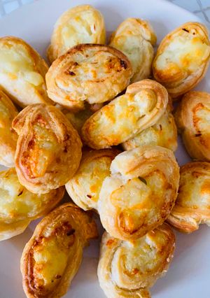 A picture of Puff pastry bites.