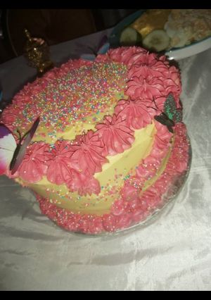 A picture of Butter cream icing.