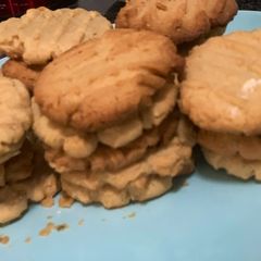 A picture of Peanut butter biscuits.