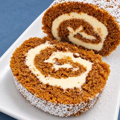 A picture of Classic Pumpkin Roll.