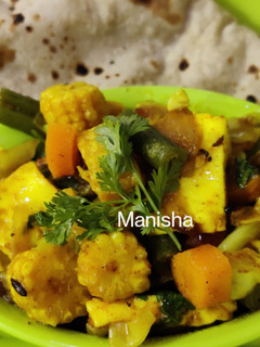 A picture of Simple Mix Veg Curry with Chapati.
