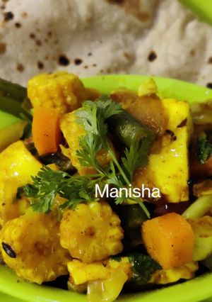 A picture of Simple Mix Veg Curry with Chapati.