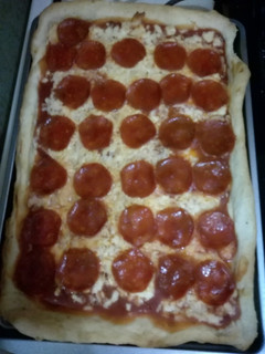 Una foto de Pizza casera de peperoni