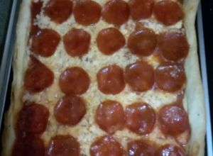 Una foto de Pizza casera de peperoni