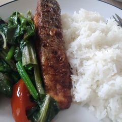 A picture of Pan fried salmon with garlic and butter.