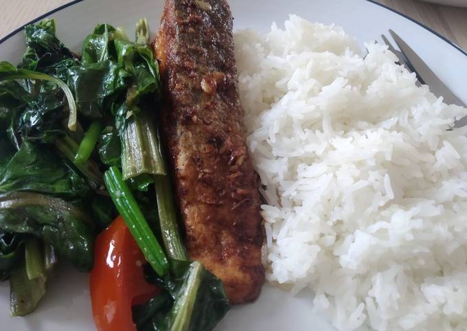 Step-by-Step Guide to Prepare Favorite Pan fried salmon with garlic and butter