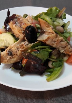 O poză a rețetei Salată de vară cu macrou.