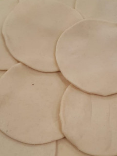 Una foto de Cómo hacer tapas de empanadas caseras (horno y fritas)
