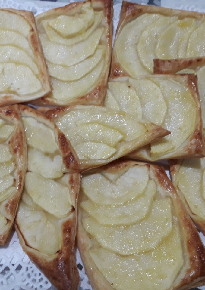 Una foto de Hojaldre con manzana