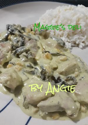 Una foto de Pollo en crema con chile poblano y maíz