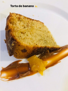 Una foto de Torta de banano casera