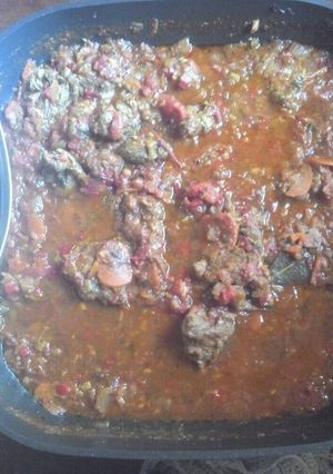 Una foto de Tuco con tomate natural! y vino tinto.!!