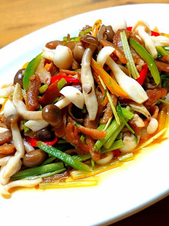 彩蔬雙菇炒肉絲-新肉絲料理(創意料理) 的食譜成品照片