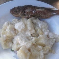 A picture of Mihogo ya Nazi na Simsim(aina ya samaki).