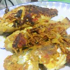 A picture of Ikan bumbu padang.