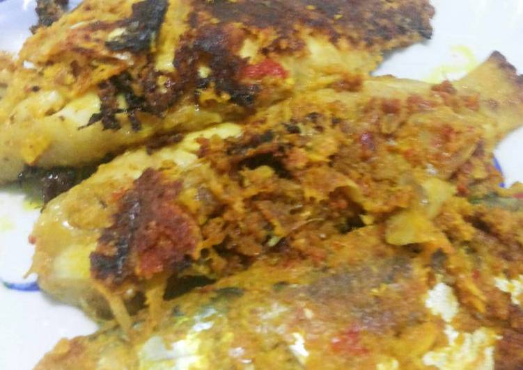 Ikan bumbu padang