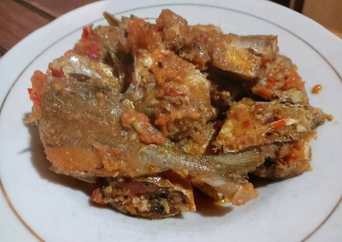 Ikan kembung bumbu pesmol