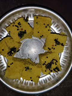 बेसन का ढोकला (besan ka dhokla recipe in Hindi) रेसिपी मुख्य फोटो