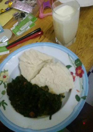 A picture of Ugali and veges.