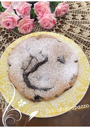 Foto di "Torta Versata con crema al cioccolato fondente"