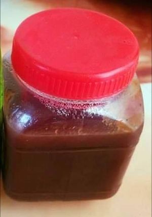 A picture of Imli or khajoor Ki chatni.