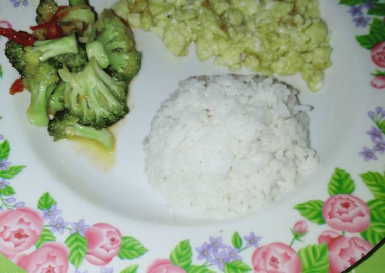 Resep 193. B&#39;fast Scramble Egg with Broccoli by Uliz Kirei Anti Gagal