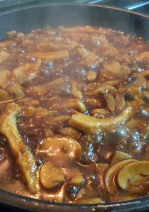 Una foto de Pechuga de pollo con salsa de soja y champiñones a mi manera
