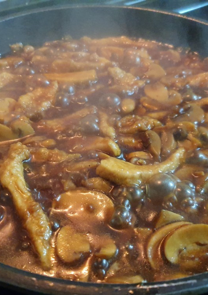 Una foto de Pechuga de pollo con salsa de soja y champiñones a mi manera