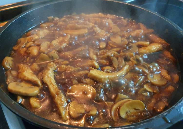 Pechuga de pollo con salsa de soja y champiñones a mi manera