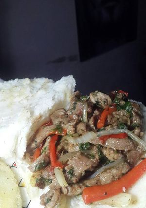 Una foto de Árepas rellenas de cerdo salteado y vejetales
