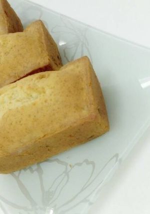 Hình của món Raisin Cake (bánh bông lan nho khô).