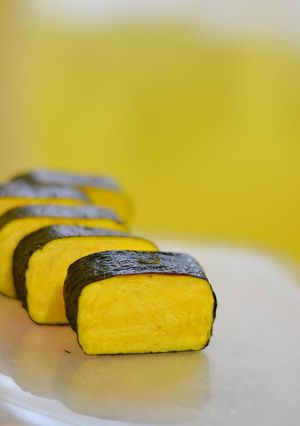 Hình của món Trứng cuộn rong biển.