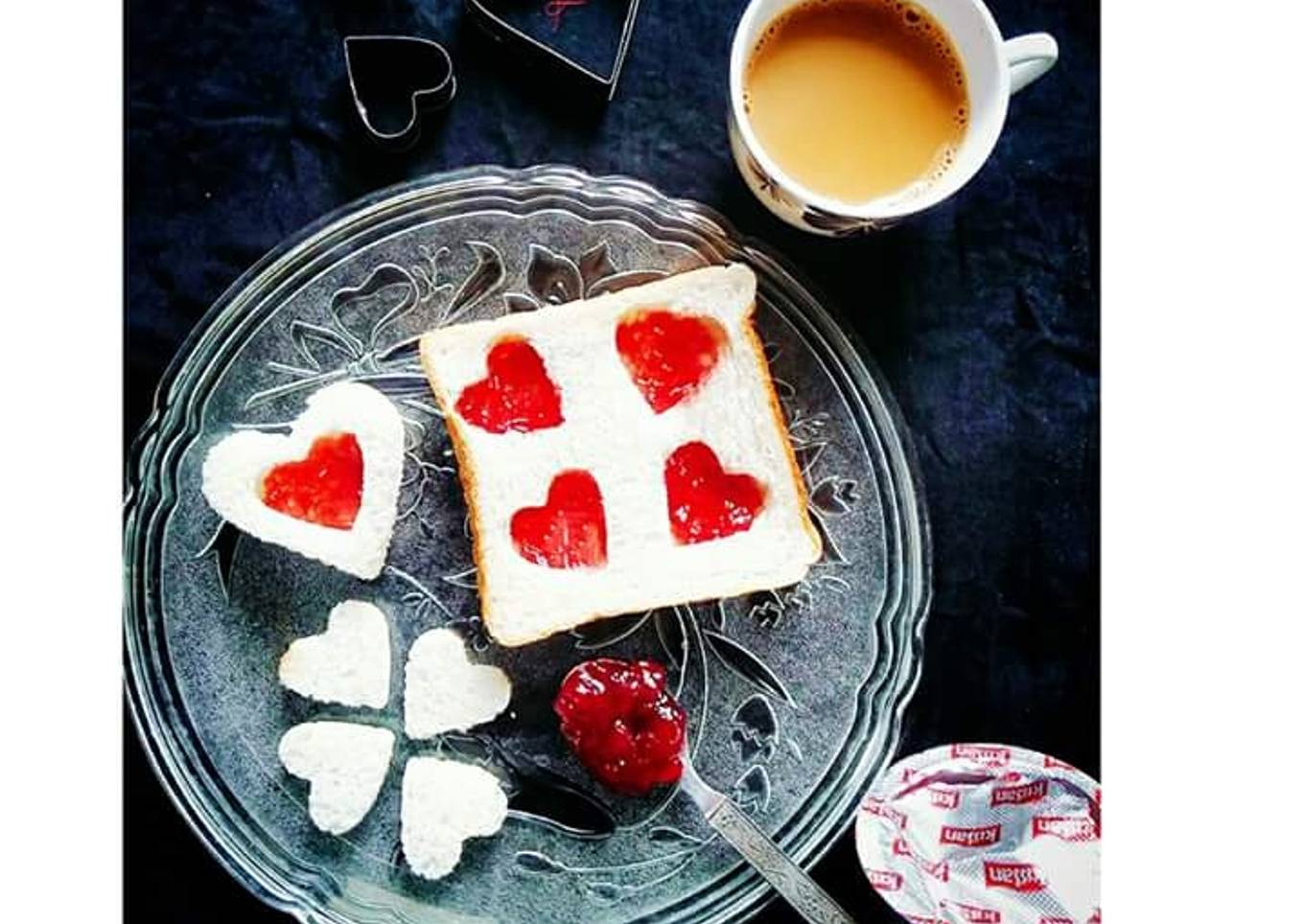 #Less than 5 ingredients Heart Jam Sandwich