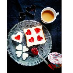 #Less than 5 ingredients Heart Jam Sandwich A picture of #Less than 5 ingredients Heart Jam Sandwich.