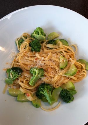 A picture of Houmous linguine.