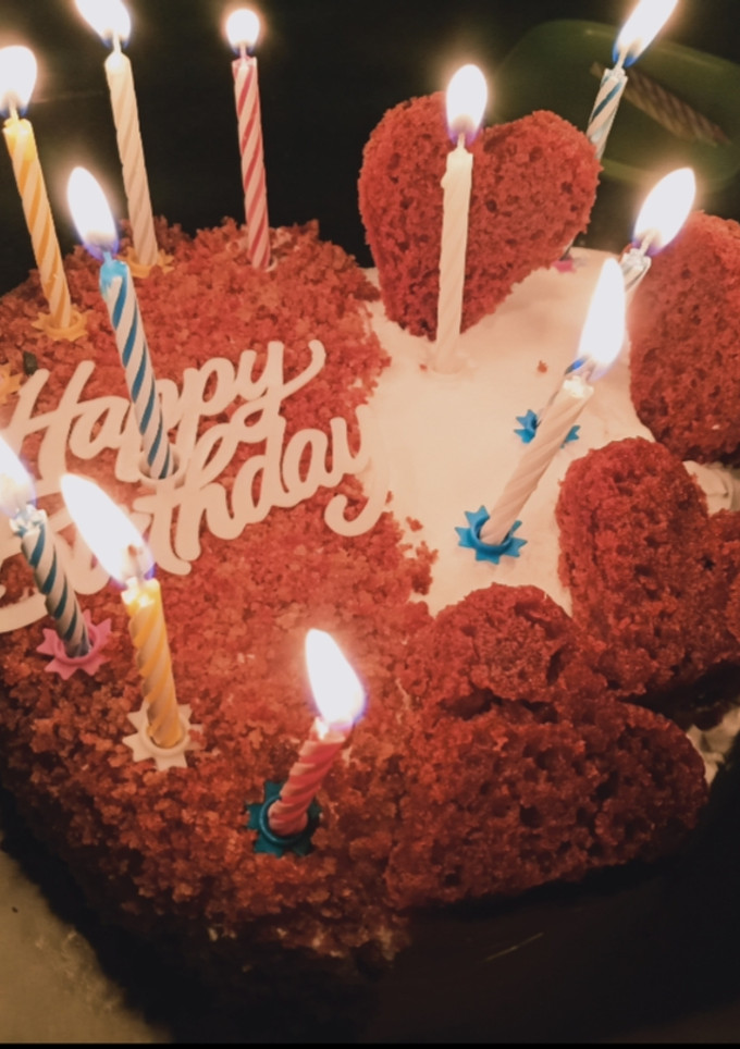 ரெட் வெல்வெட் கேக் (Red velvet cake recipe in tamil) செய்முறை முக்கிய புகைப்படம்