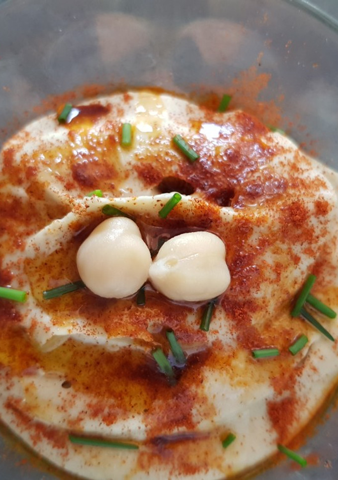 Una foto de Hummus de garbanzos clásico