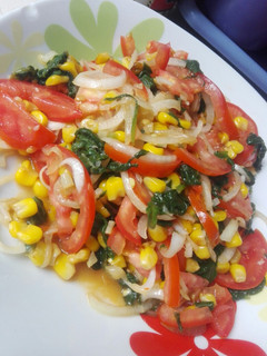 Una foto de Ensalada Tricolor