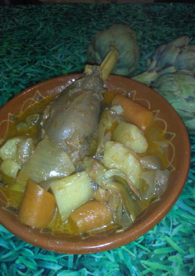 Una foto de Guiso de pollo campero con alcachofas