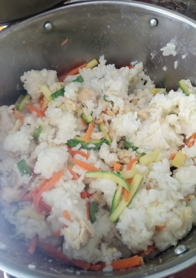 Una foto de Arroz chino con pollo