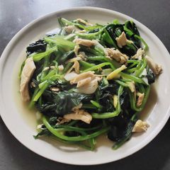 A picture of Spinach with Leftover Chicken.