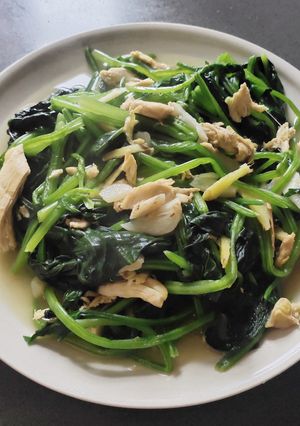 A picture of Spinach with Leftover Chicken.