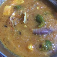 A picture of Paneer do pyaza.