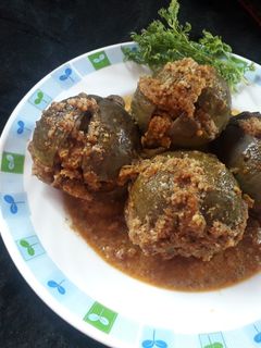 भरली वांगी (विदर्भातील) (bharli vangi recipe in marathi) रेसिपी चे मुख्य फोटो