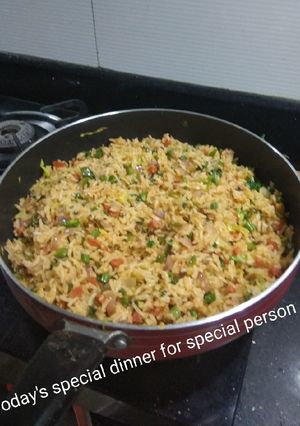 A picture of Schezwan rice.
